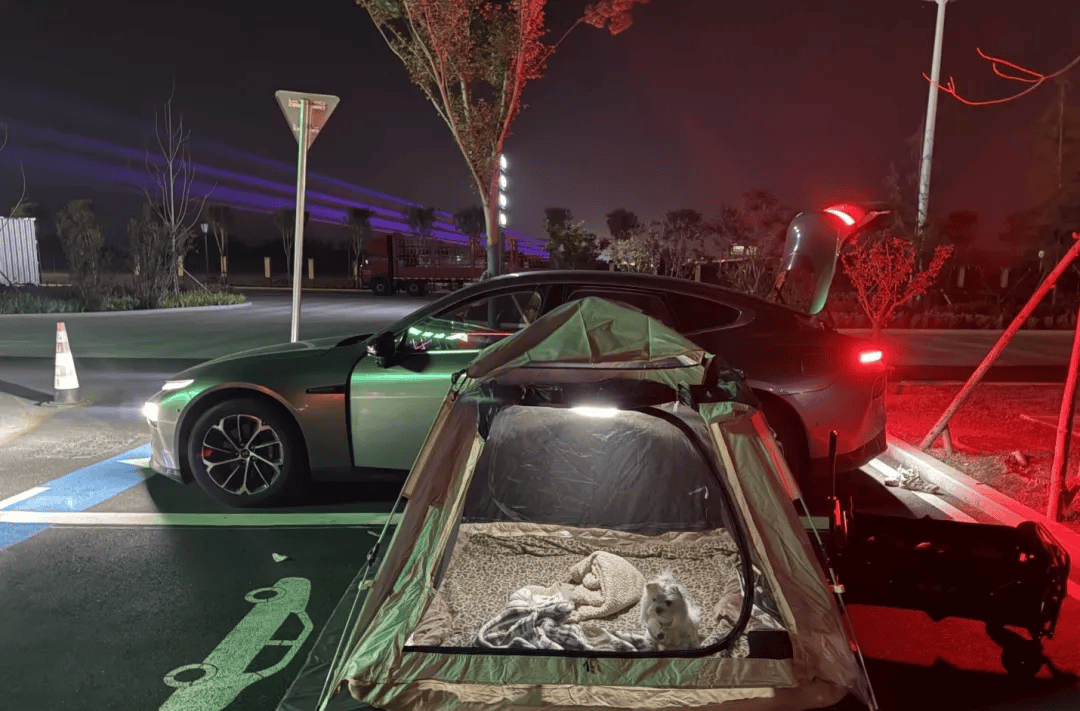 庆期间年轻人旅行掀起“帐篷过夜”热潮不朽情缘游戏网站不住酒店住帐篷！国(图2)